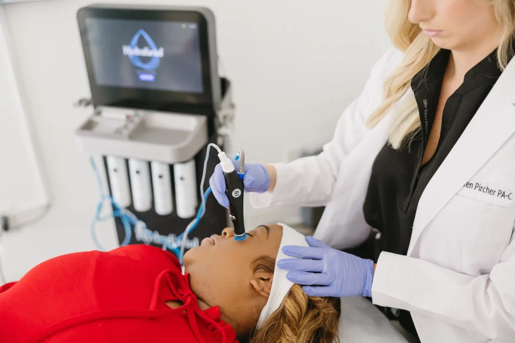 Finding Female Dermatologists Near You: Expert Skin Care from a Woman’s Perspective